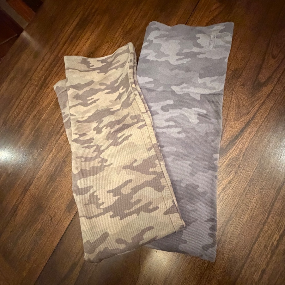 Spanx 2 Pair of Look at Me Now Green & Gray Camo Leggings, Comfy, Size Small
